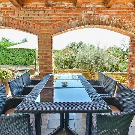 Istriana Jakob With Pool