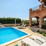 Istriana Jakob With Pool Villa